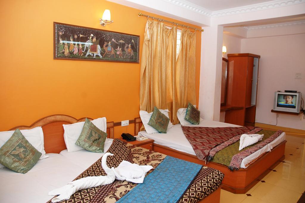 Royal Palace Beach Resort Calangute Room photo