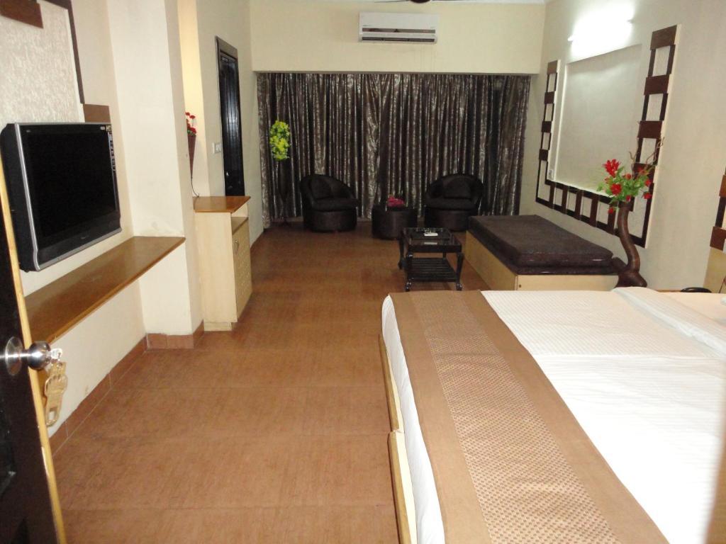 Royal Palace Beach Resort Calangute Room photo